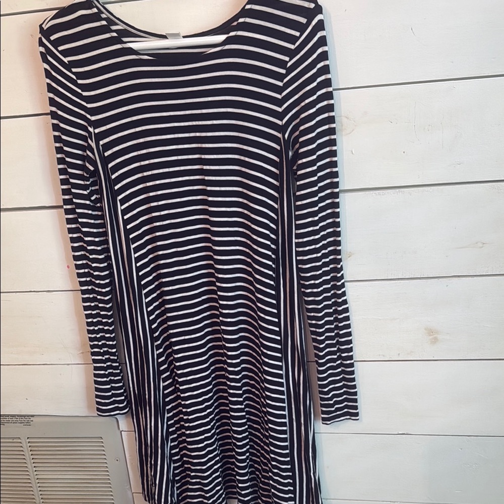 Old Navy Black and White Long Sleeve Dress